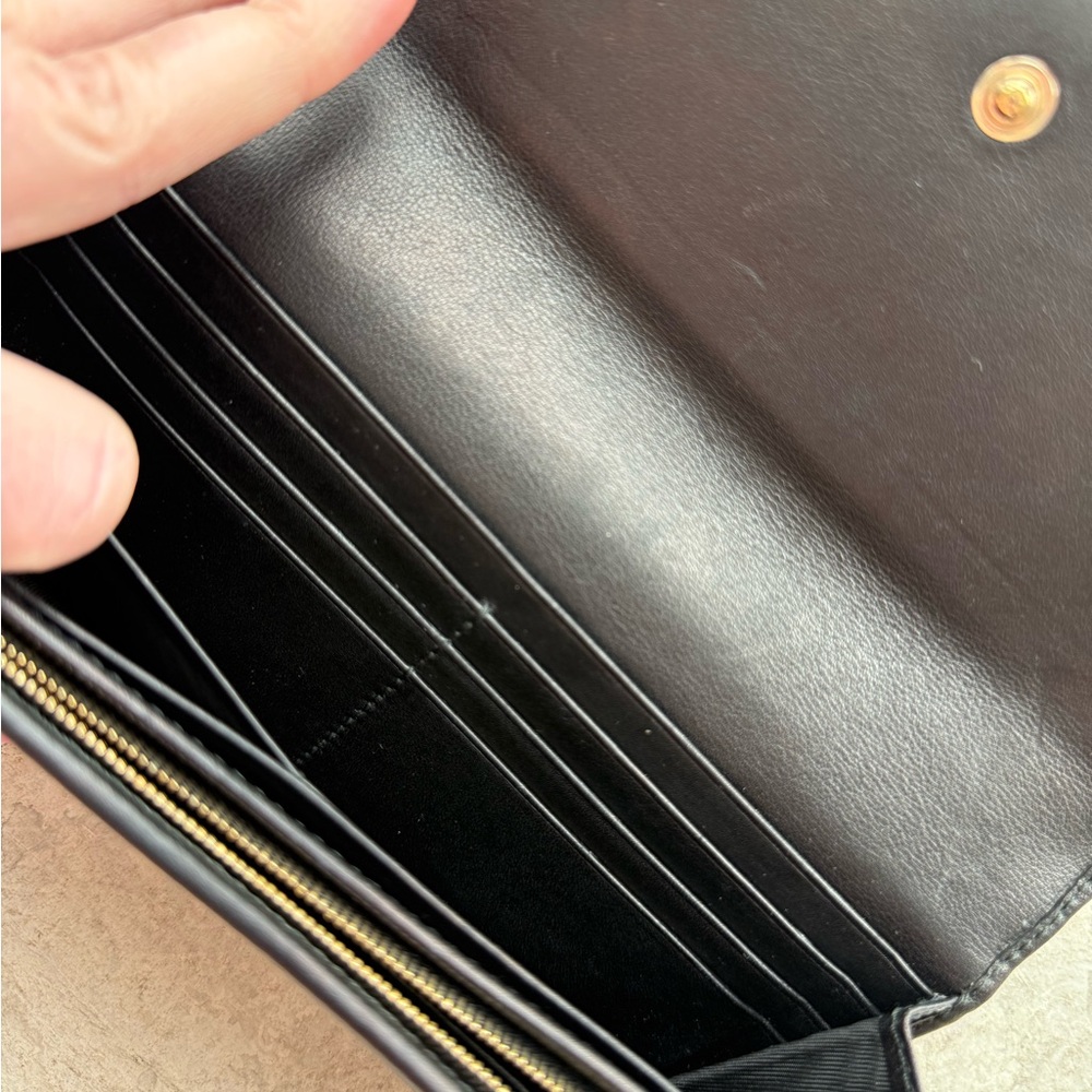 Gucci Black Embossed Leather Wallet with Gold Logo - Picture 7 of 10